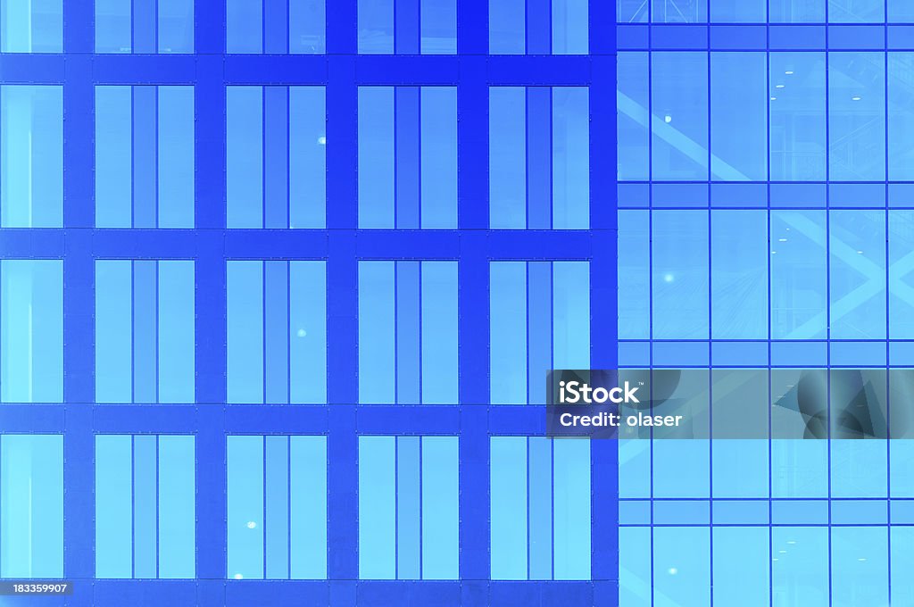 Finanza edificio facciata di vetro moderno - Foto stock royalty-free di A forma di blocco