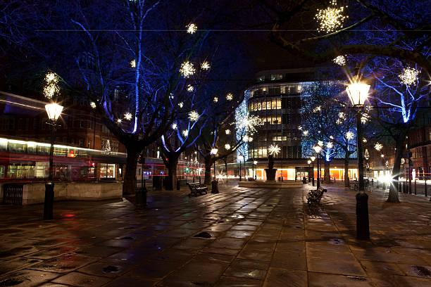 istock Night Lights - Sloane Square, London 183360601