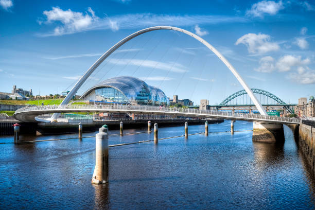 fluss tyne, hdr-bild, newcastle, großbritannien - pattern cloudscape cloud metallic stock-fotos und bilder