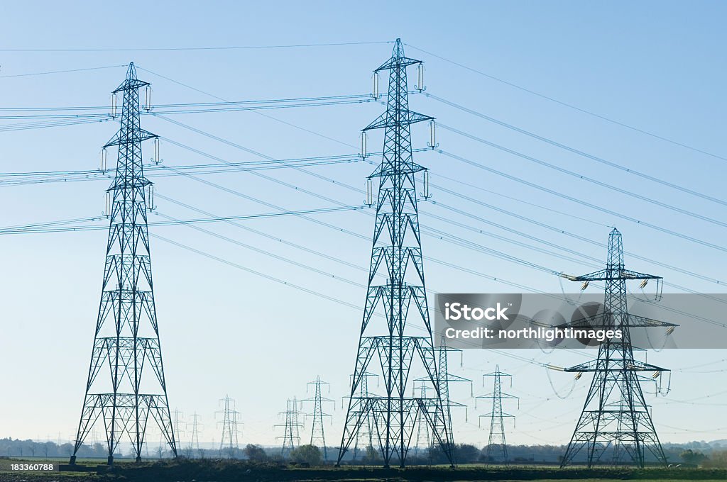 Levou a melhor sobre postes de electricidade - Foto de stock de Alto - Descrição Geral royalty-free