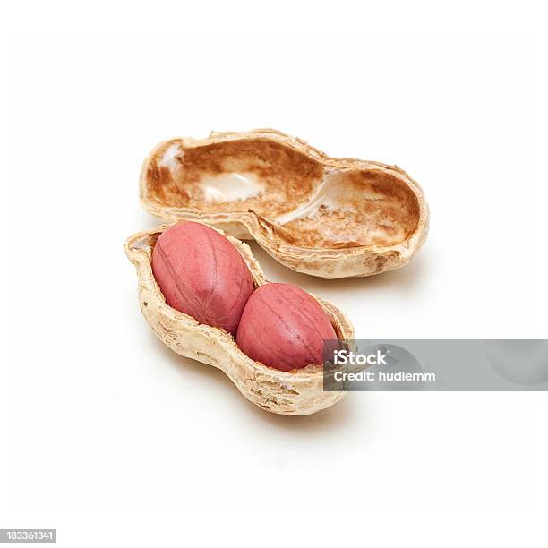 Erdnuß Stockfoto und mehr Bilder von Erdnuss - Erdnuss, Freisteller – Neutraler Hintergrund, Nuss
