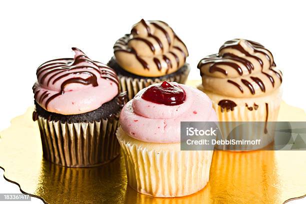 Auswahl An Gourmetcupcakes Stockfoto und mehr Bilder von Cupcake - Cupcake, Dessert, Erdbeere