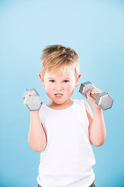 결정 - child flexing muscles little boys human muscle 뉴스 사진 이미지