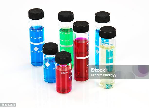Tubings Chemicznych - zdjęcia stockowe i więcej obrazów Eksperyment naukowy - Eksperyment naukowy, Neutralne tło, Rurka laboratoryjna
