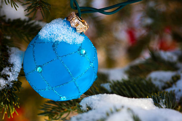 istock Blue Christmas Ornament In Outdoor Pine Tree With Snow 183362720
