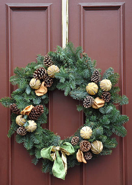 istock Christmas Wreath Decoration 183363125