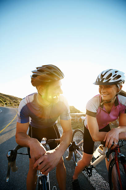 istock Couple going on bike ride 183364044