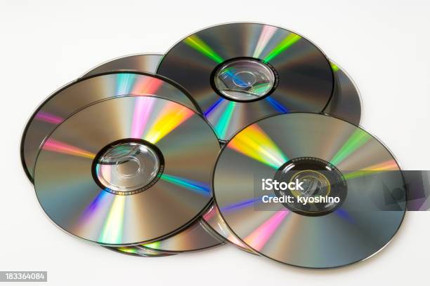 絶縁ショットを白背景でコンパクトディスク - CD-ROMのストックフォトや画像を多数ご用意 - CD-ROM, DVD, オーディオ機器