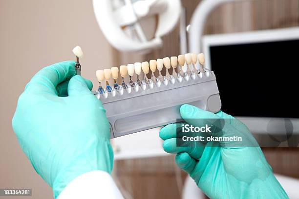 Foto de Dental e mais fotos de stock de Dentista - Dentista, Luvas, Verde - Descrição de Cor