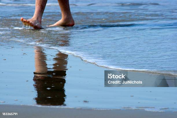 Ocean Câmara - Fotografias de stock e mais imagens de Adulto - Adulto, Andar, Areia