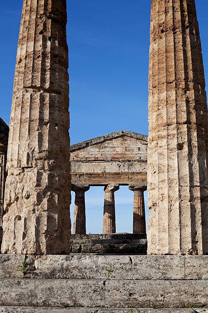 посейдон (neptune) храм -paestum, италия - temple of neptune стоковые фото и изображения