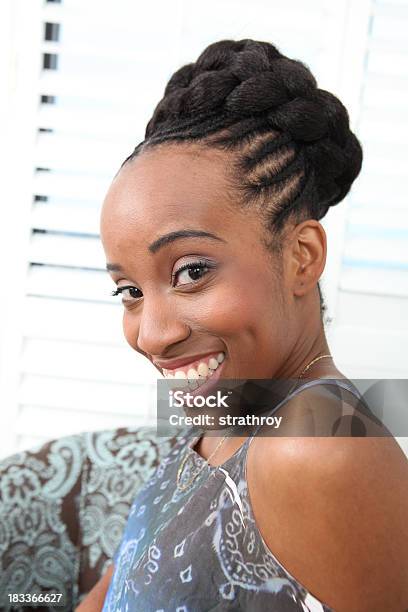 Photo libre de droit de Gros Sourire banque d'images et plus d'images libres de droit de Adulte - Adulte, Cheveux bouclés naturels, Cheveux tressés