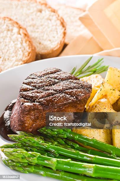 Filete Mignon - Fotografias de stock e mais imagens de Espargo - Espargo, Grelhado, Almoço