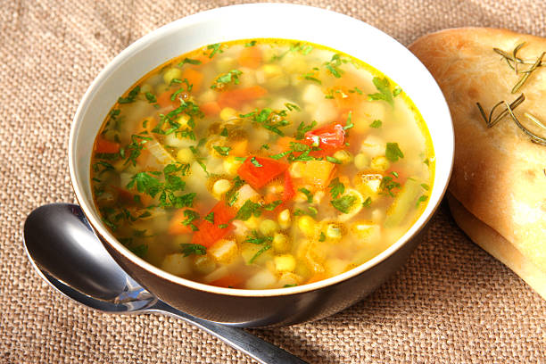 sopa de verduras - sopa de verduras fotografías e imágenes de stock