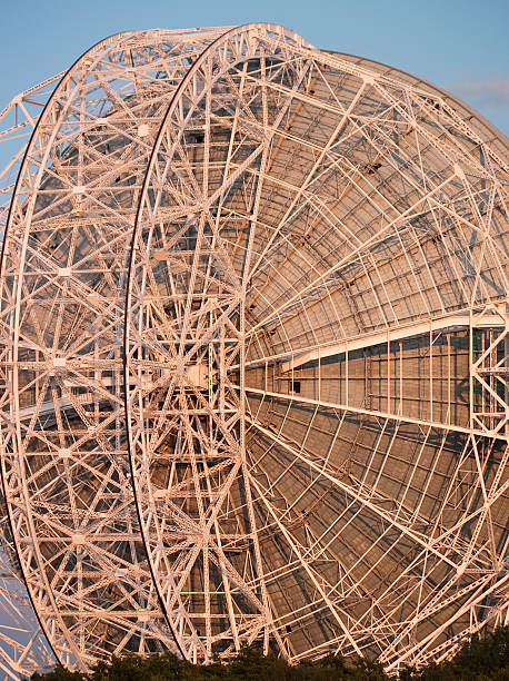 radiotélescopique de jodrell bank construction arrière détail - jodrell bank radio telescope dish cheshire astronomy telescope observatory photos et images de collection