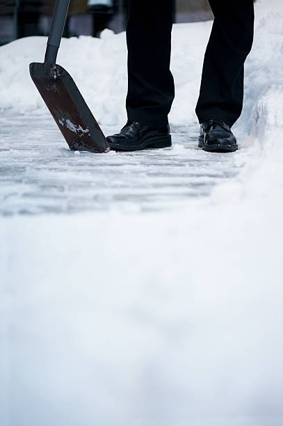 istock Welldressed man with snow shovel and copyspace 183367948