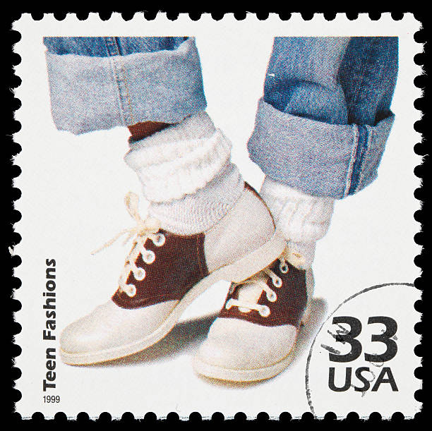 1950 年代のティーンファッション郵便切手 - saddle shoes ストックフォトと画像