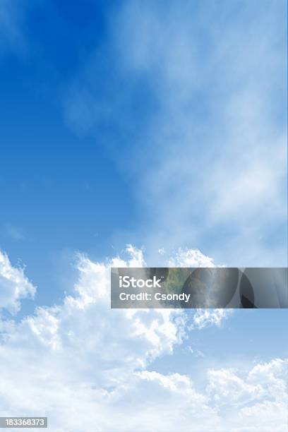 Cielo Blu E Nuvole - Fotografie stock e altre immagini di Ambientazione esterna - Ambientazione esterna, Bellezza naturale, Bianco