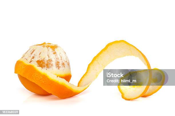 Naranja Sobre Fondo Blanco Foto de stock y más banco de imágenes de Naranja - Fruta cítrica - Naranja - Fruta cítrica, Piel - Parte de planta, Naranja - Color