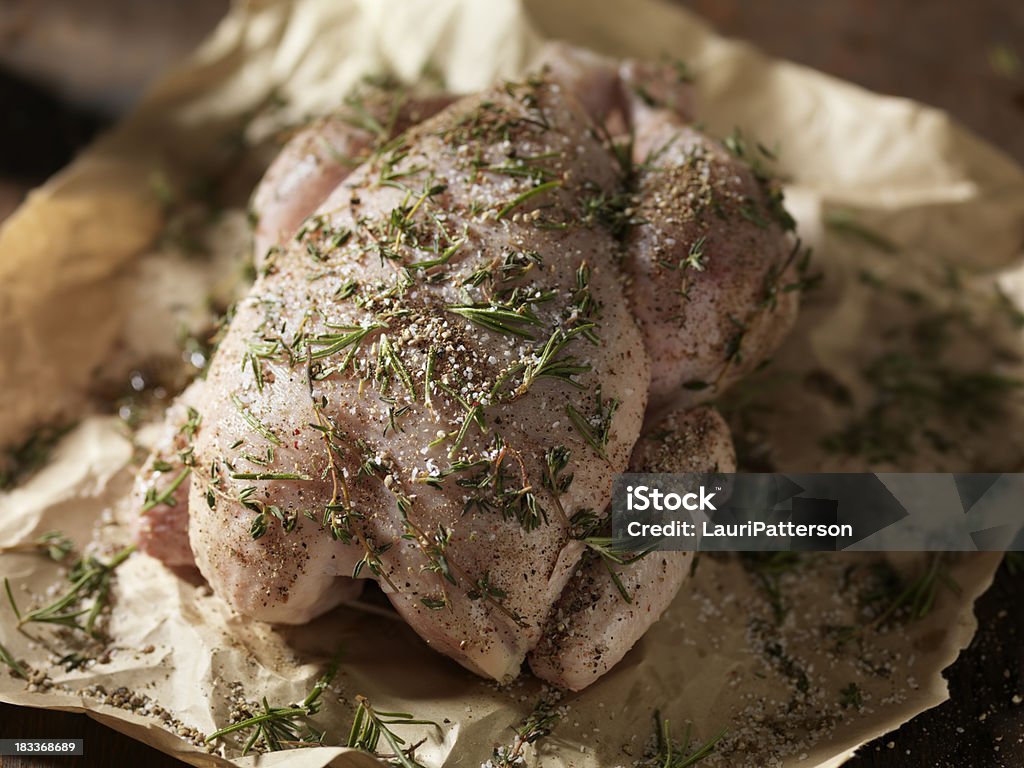 Frango cru com Tomilho fresco - Royalty-free Alecrim Foto de stock