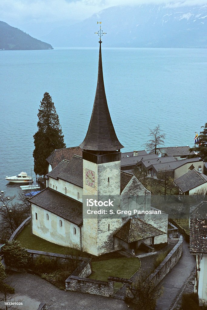 Spiez Замок Церковь - Стоковые фото Lake Thun роялти-фри