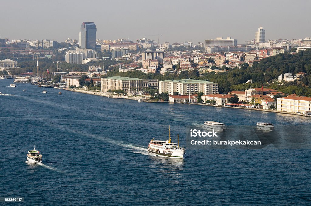 Barcos no Bósforo, Istambul, Turquia - Foto de stock de A caminho royalty-free