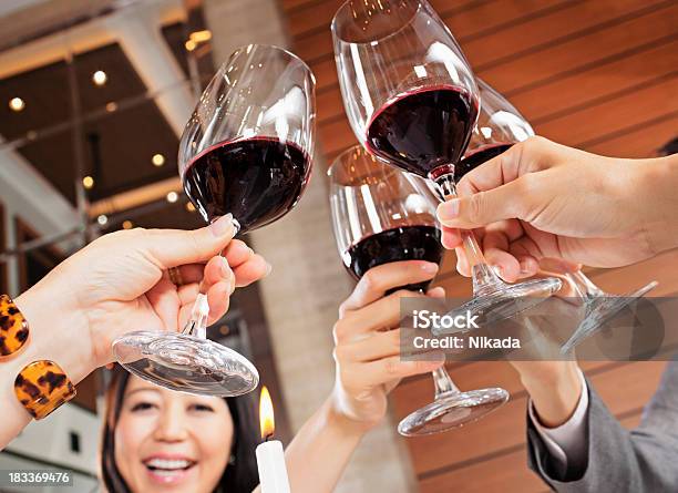 Celebrazione - Fotografie stock e altre immagini di Cena - Cena, Vino rosso, Adulto