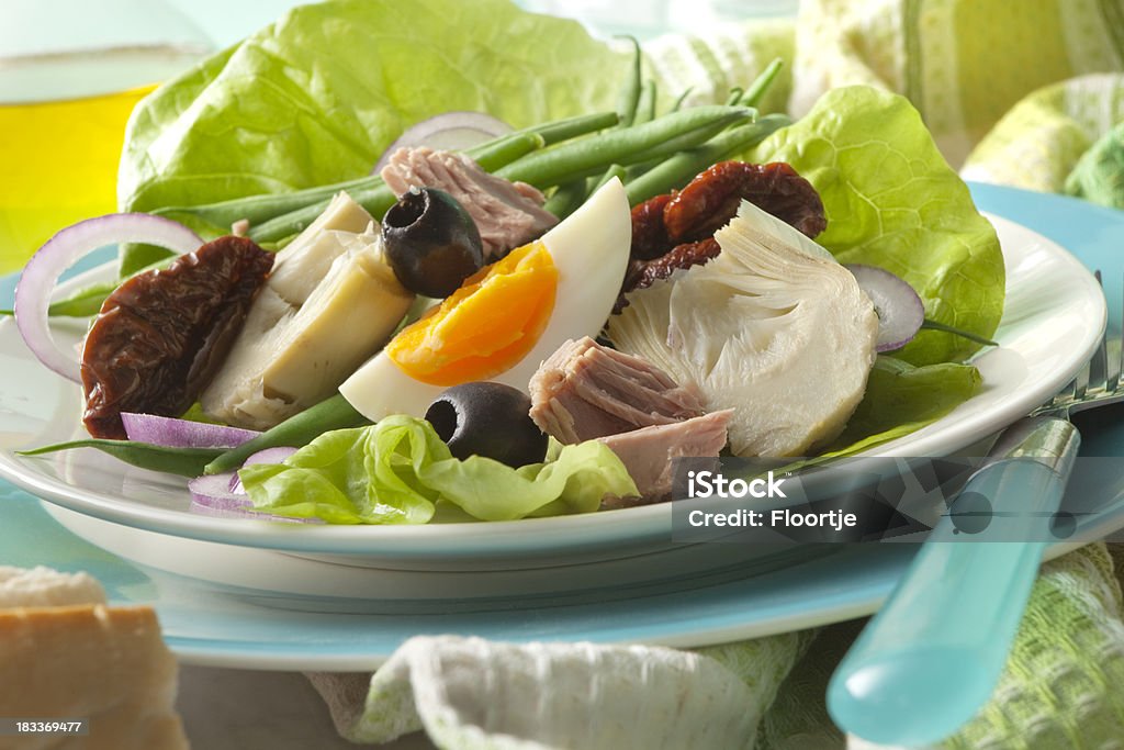 Ensalada de imágenes fijas: Nicoise - Foto de stock de Alcachofa libre de derechos