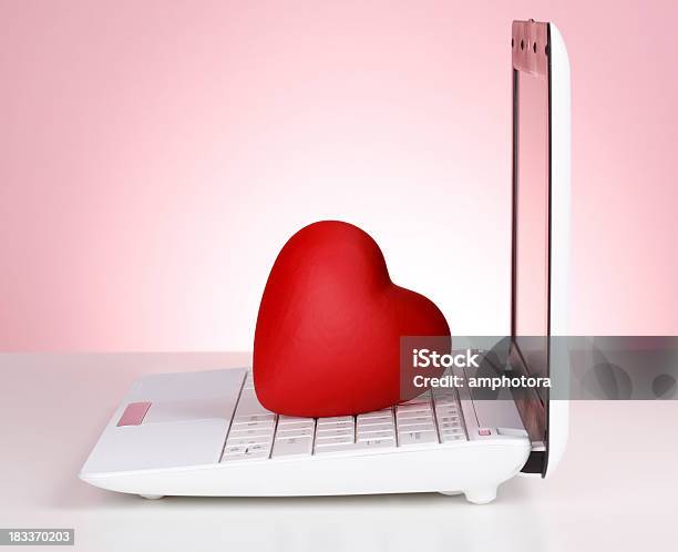 Namoro Pela Internet - Fotografias de stock e mais imagens de Amor - Amor, Branco, Computador