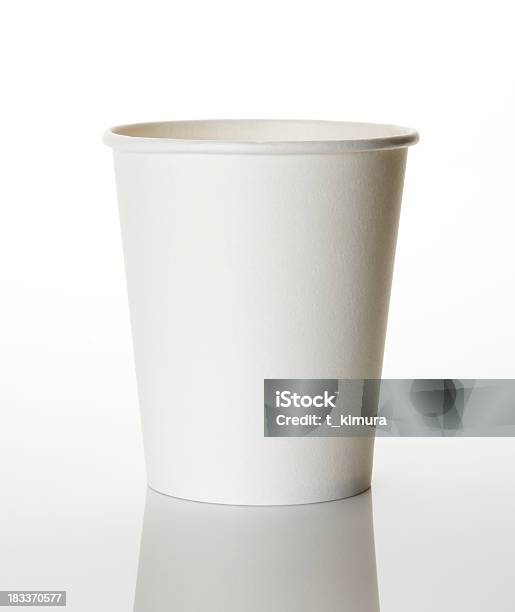 Foto de Copa De Papel e mais fotos de stock de Copo descartável - Copo descartável, Xícara de café de papel, Branco