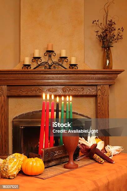 Kwanzaa Velas Acesas Vertical Com Lareira Todos - Fotografias de stock e mais imagens de Kwanzaa - Kwanzaa, Abóbora, Abóbora-Menina - Cucúrbita