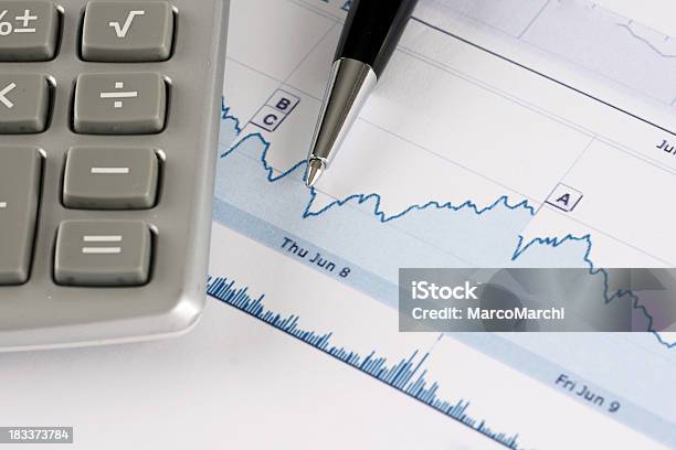 Diagramme Stockfoto und mehr Bilder von Investmentfonds - Investmentfonds, Aufführung, Bericht