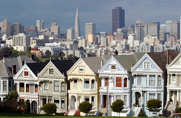 美しいサンフランシスコ - roof row house house san francisco county ストックフォトと画像