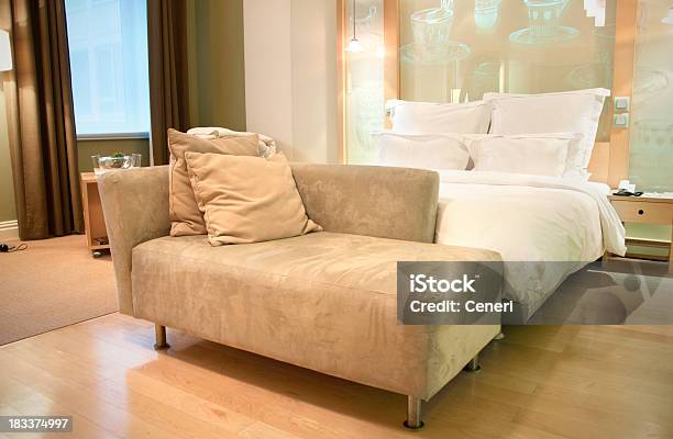 Moderne Europäische Hotel Zimmer Stockfoto und mehr Bilder von Beige - Beige, Beleuchtet, Bett