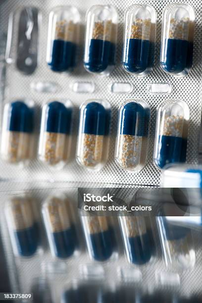 Píldoras Foto de stock y más banco de imágenes de Afección médica - Afección médica, Analgésico, Antibiótico