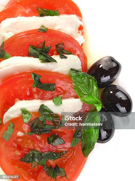 Ensalada Caprese Foto de stock y más banco de imágenes de Aceite de oliva - Aceite de oliva, Albahaca, Alimento