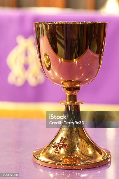 Abendmahlskelch Nahaufnahme Stockfoto und mehr Bilder von Abendmahlskelch - Abendmahlskelch, Altar, Christentum