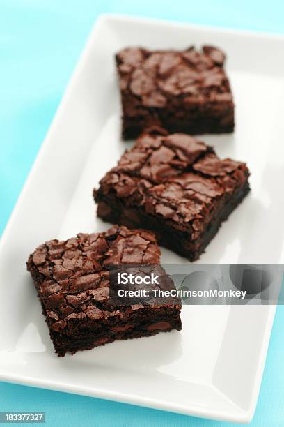 Foto de Trio De Bolo De Chocolate Amargo e mais fotos de stock de Alimentação Não-saudável - Alimentação Não-saudável, Assado no Forno, Assar