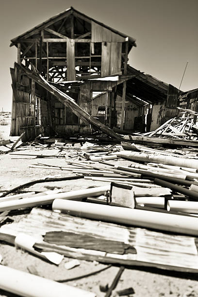 istock Abandoned building in the Mojave Desert 183377789
