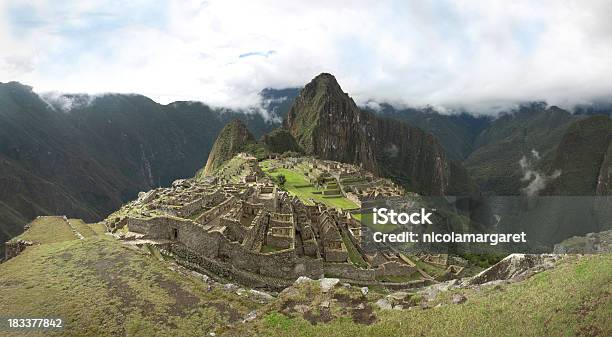 Classico Panorama Di Machu Picchu Xxxl - Fotografie stock e altre immagini di Ambientazione esterna - Ambientazione esterna, America Latina, America del Sud