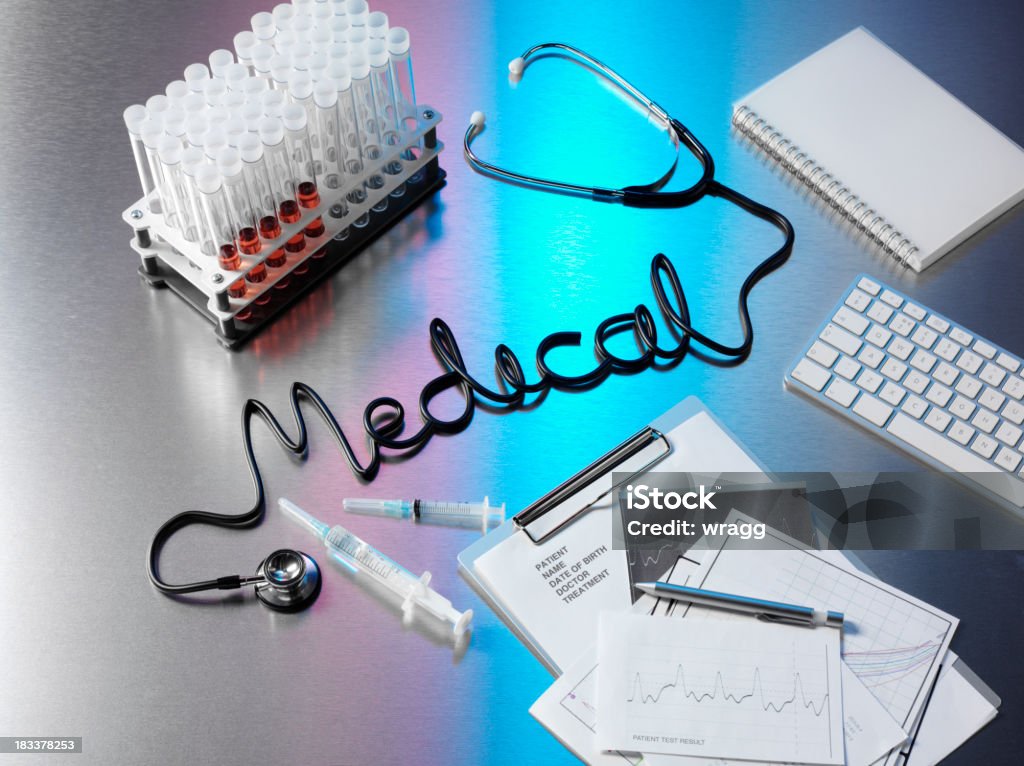 in uno stetoscopio medico - Foto stock royalty-free di Apparecchiatura medica