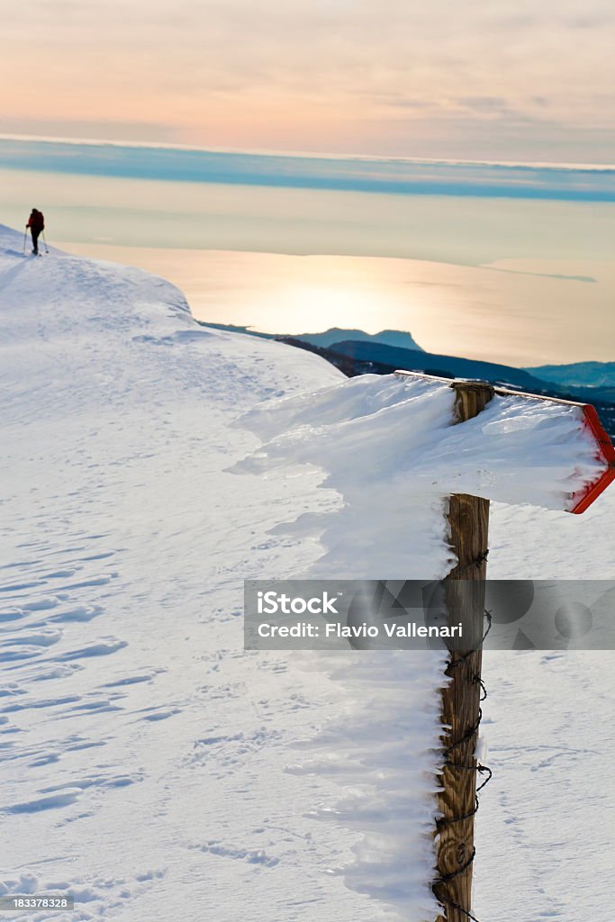 Pôr do sol sobre as montanhas cobertas de neve, Monte Baldo - Foto de stock de Inverno royalty-free