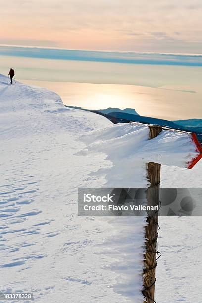 Foto de Pôr Do Sol Sobre As Montanhas Cobertas De Neve Monte Baldo e mais fotos de stock de Inverno