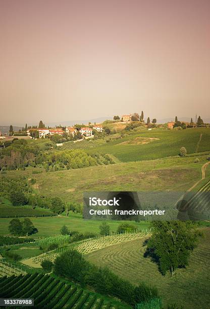 Foto de Interior Da Toscana Com Terra Cultivada e mais fotos de stock de Agricultura - Agricultura, Ajardinado, Amarelo