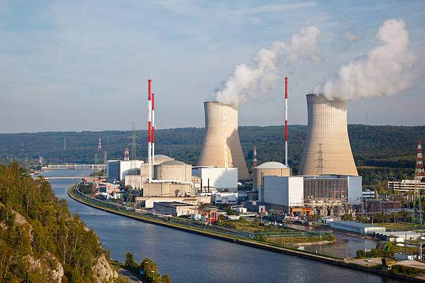 centrale nucléaire - tihange photos et images de collection