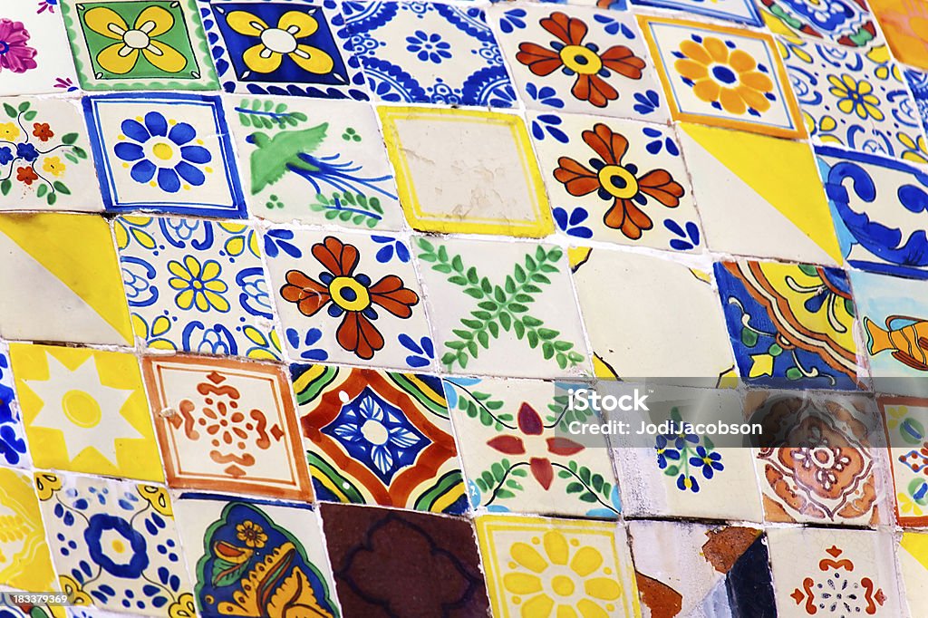 Close-up vista de um antigo fundo de telhado de azulejo - Foto de stock de Dushanbe royalty-free