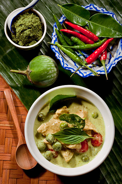 태국인 그린 커리 치킨과 - thai cuisine asian cuisine thai culture food 뉴스 사진 이미지