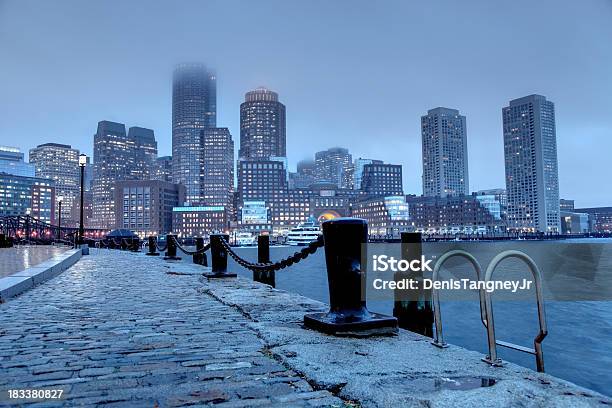 雨の日のボストン - マサチューセッツ州 ボストンのストックフォトや画像を多数ご用意 - マサチューセッツ州 ボストン, 雨, 都市の全景