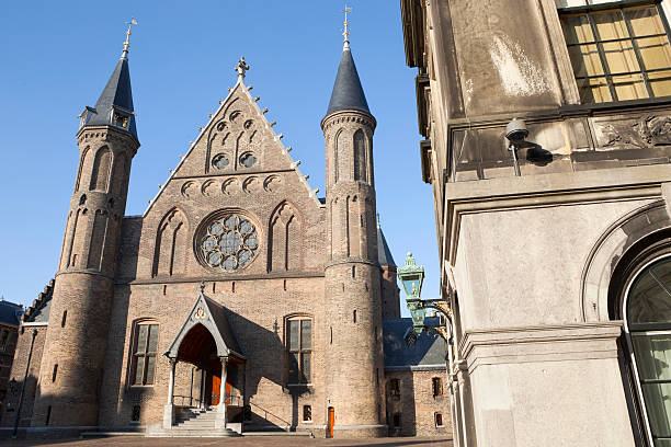 рыцари», зал на binnenhof в гааге - rose window architecture the hague netherlands стоковые фото и изображения