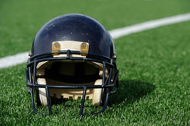 istock Football helmet 183381371